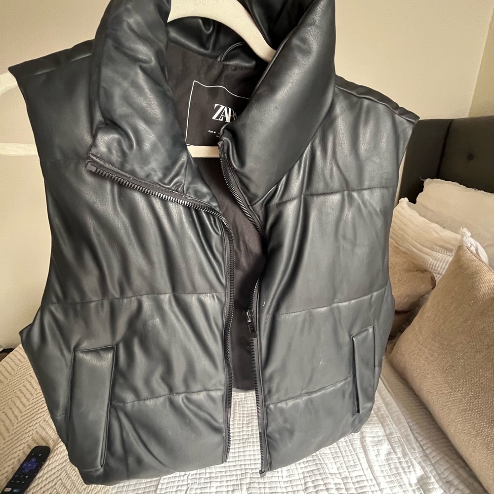 Zara Black Puffer Vest